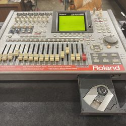 Roland VS-2000CD 24-Bit Digital Studio Workstation