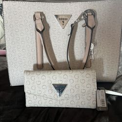 New Guess Purse And Wallet 
