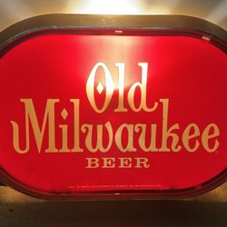 Vintage Old Milwaukee Light Up Beer Sign 1980