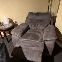 Electric recliner Bob’s furniture