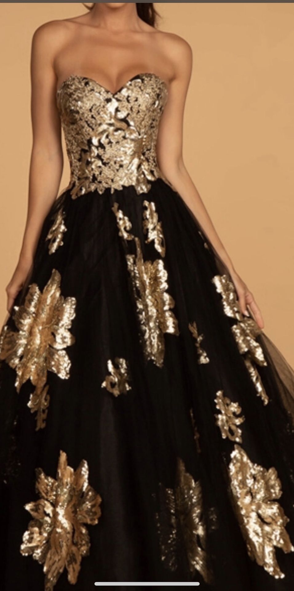 Beautiful Black And Gold Quinceanera /Wedding Or Prom Dress