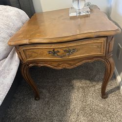 Set Of 2 Thomasville Endtables 26x24”