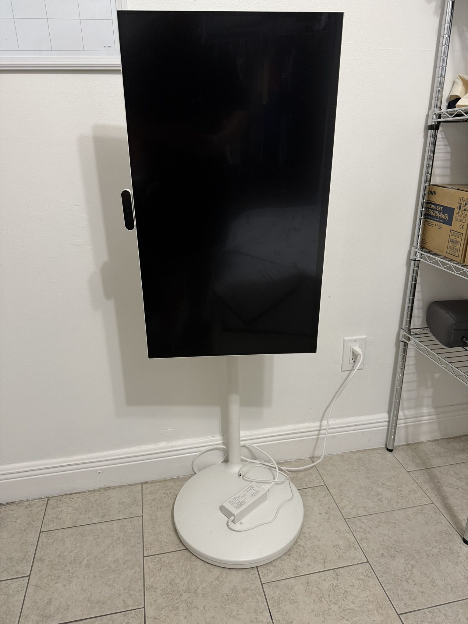 32 Inch Portable Smart TV