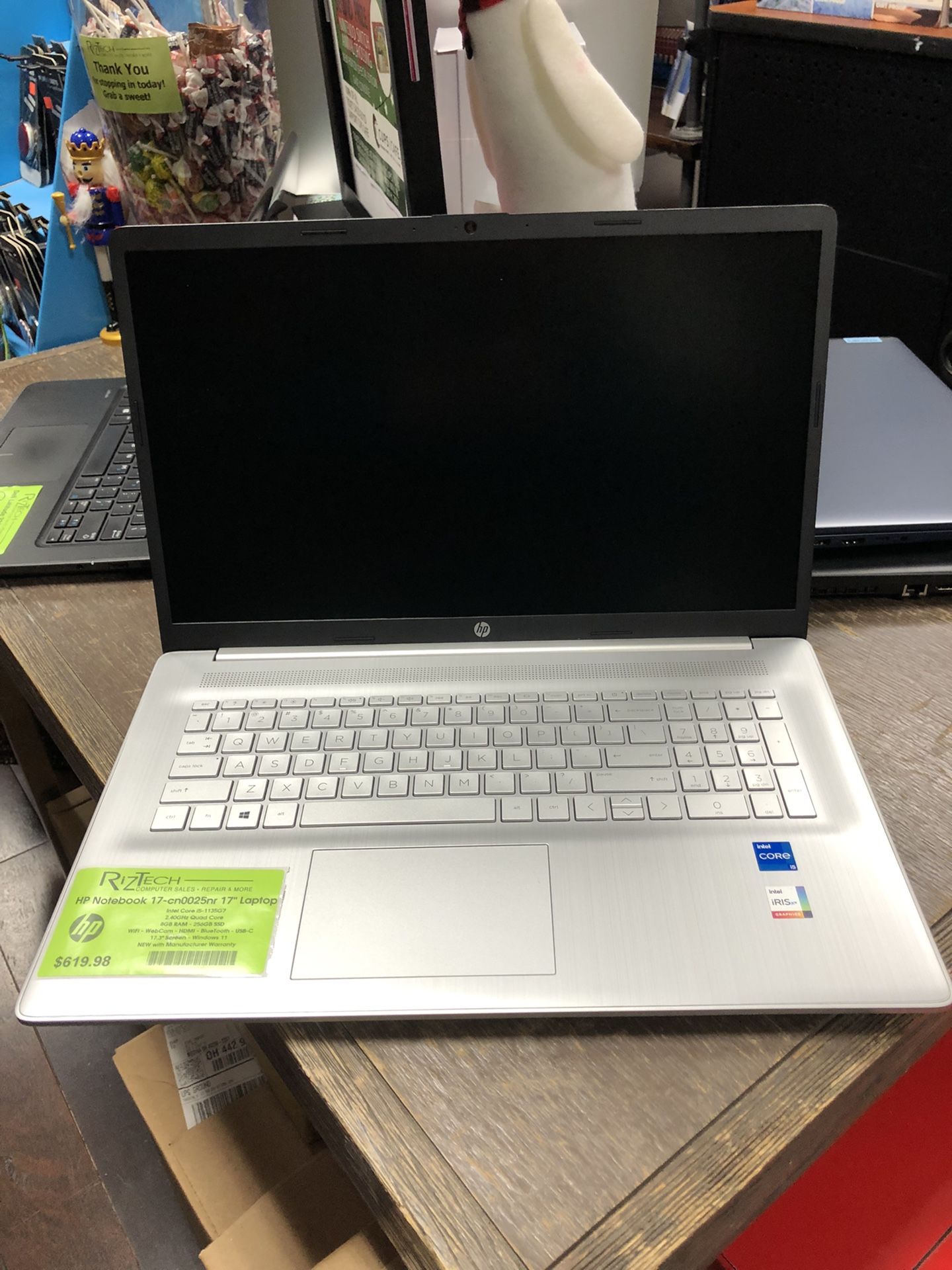 NEW 17.3” HP Notebook 17-CN0025NR Laptop 11th Gen i5 Quad Core 8GB RAM 256GB SSD Windows 11