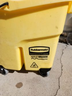 Rubbermaid WaveBrake Commercial Mop Bucket