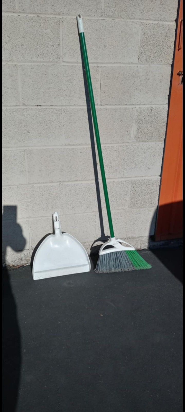 Libman Broom And Dustpan Rainbow/Charleston Cash Only Pick up Between 1:00-5:30 Read Description