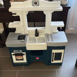 Step 2 Play kitchen
