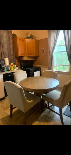 Table with 4 chairs