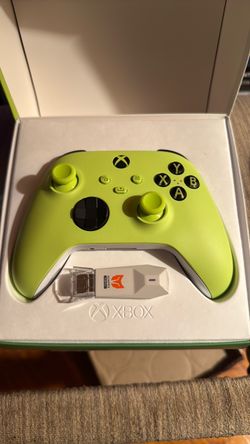 Brand new wireless Xbox controller w an Adapex R100 pro BIGBIG WON adapter. r