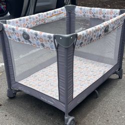 Playpen- Excellent Condition |barely Used| Clean