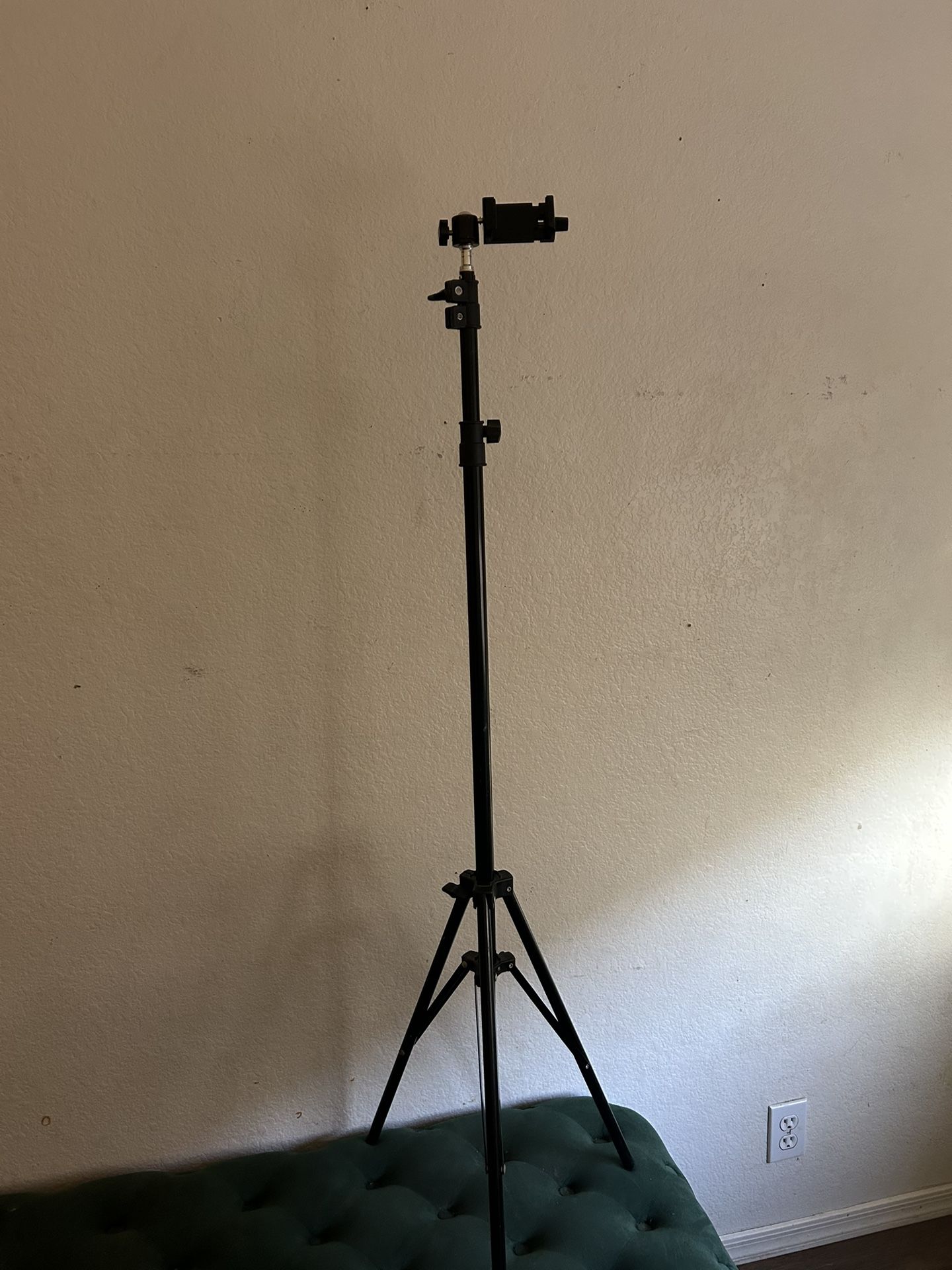 Phone tripod