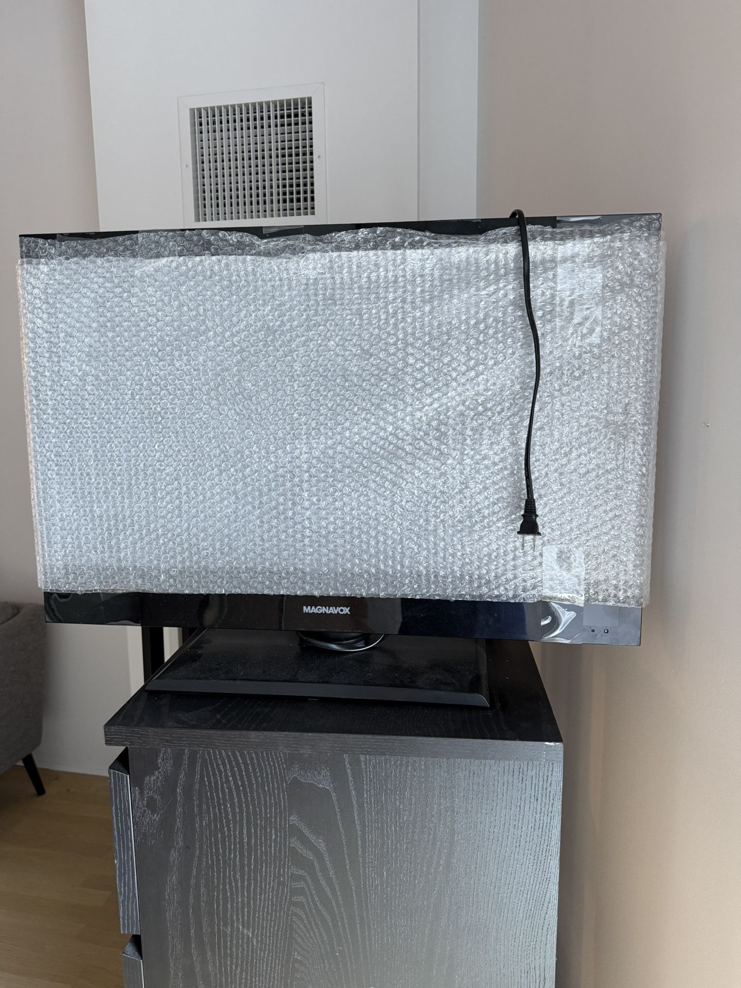 Magnavox TV 30 Inches