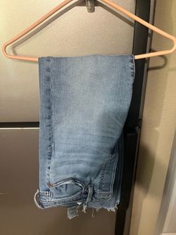 Great deal all great condition Women’s size 28&29 Levi’s jeans and shorts  get all