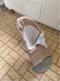 Baby bjorn bouncy chair