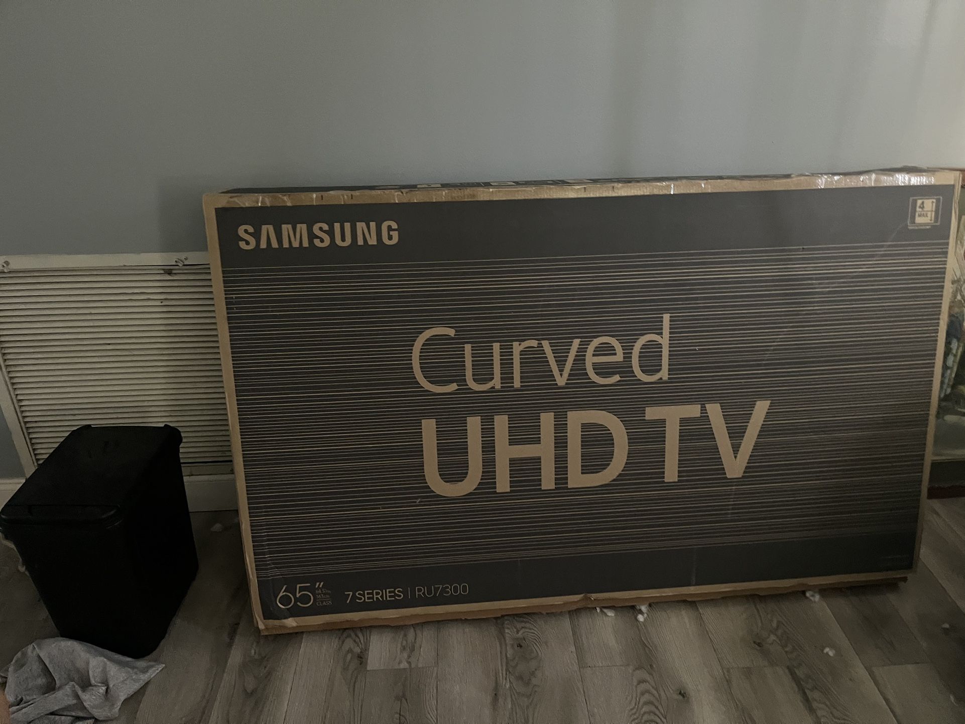 Samsung UN65RU7300FXZA 65" Ru7300 4k Ultra HD Curved Smart TV