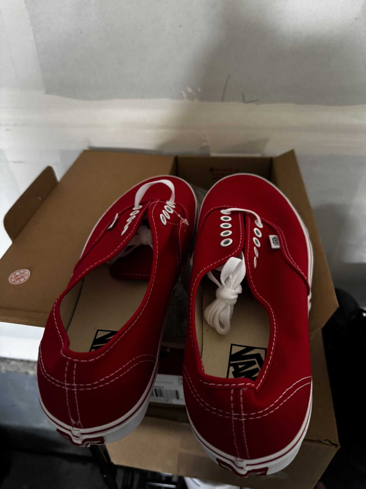 Brand New Vans Authentic Red – Men’s Size 10.5 / Women’s 12 – In Box