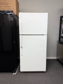 GE refrigerator top freezer
