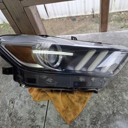 2017 Ford Mustang Headlight 