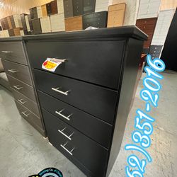 Black Chest 5D With Rails