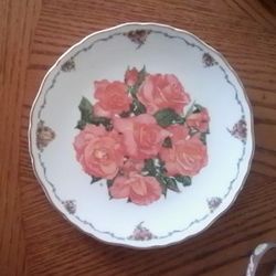 Rose Plate  6837E. Royal Albert  1990