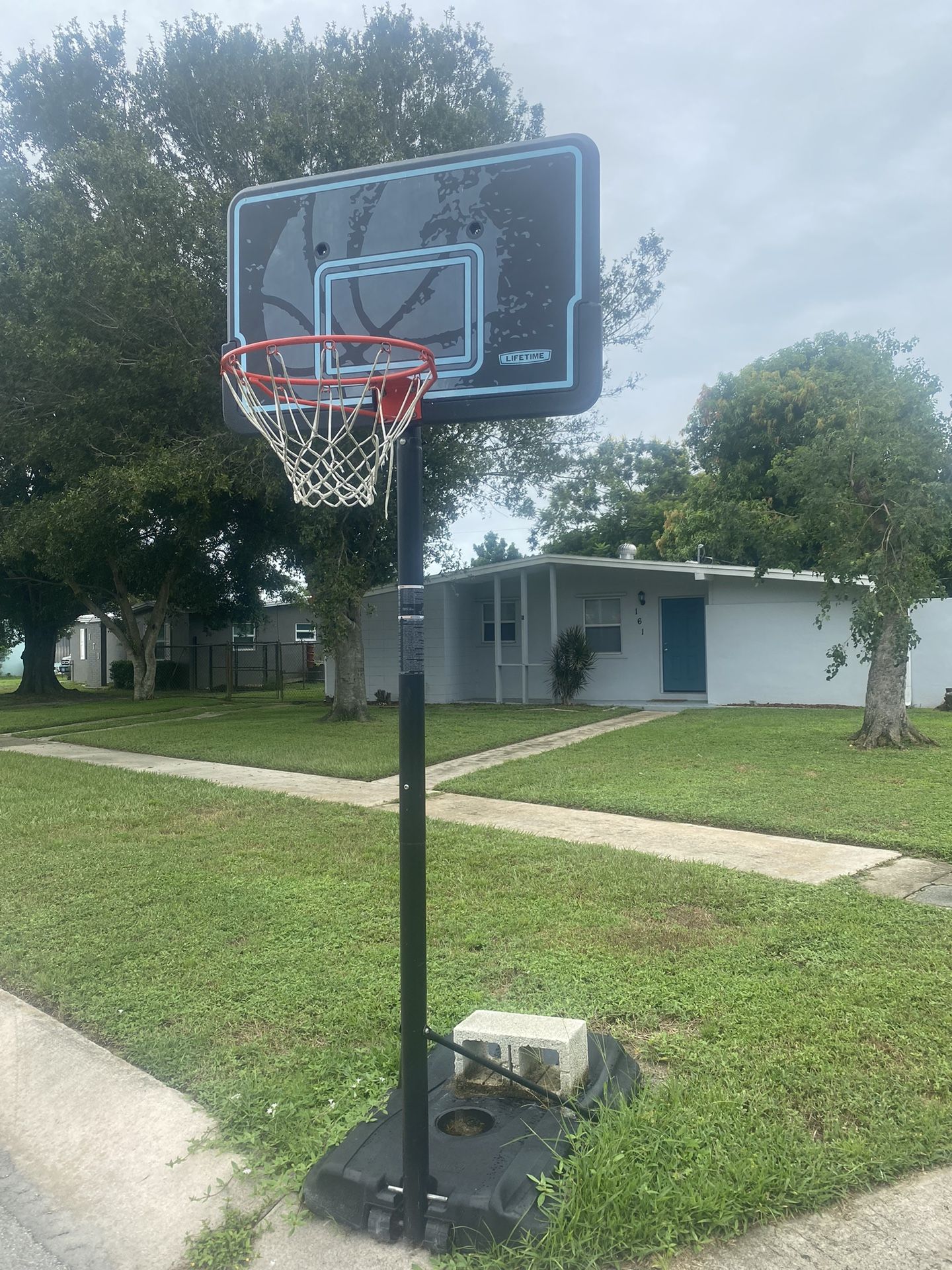 Basketball Hoop 