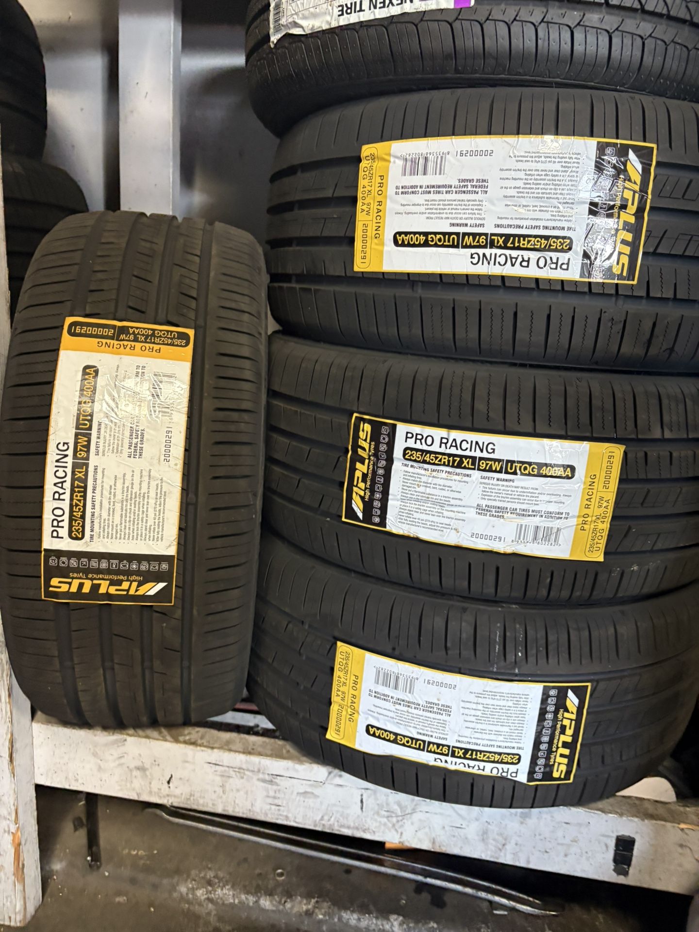 235/45R17 A-PLUS PRO RACING 97V/