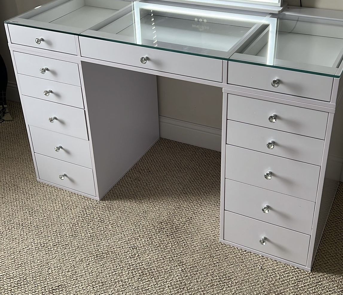 Vanity,dresser,mirror 