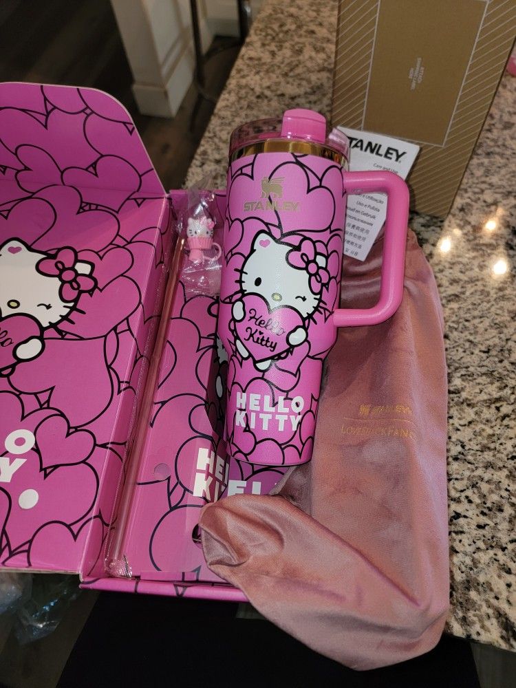 Stanley Sanrio Hello Kitty Limited Edition 40oz Cup Brand New