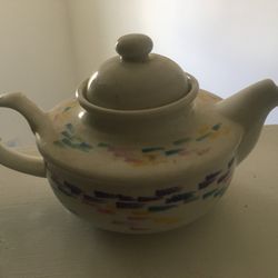 New Teapot. Collectible. Can Use. 
