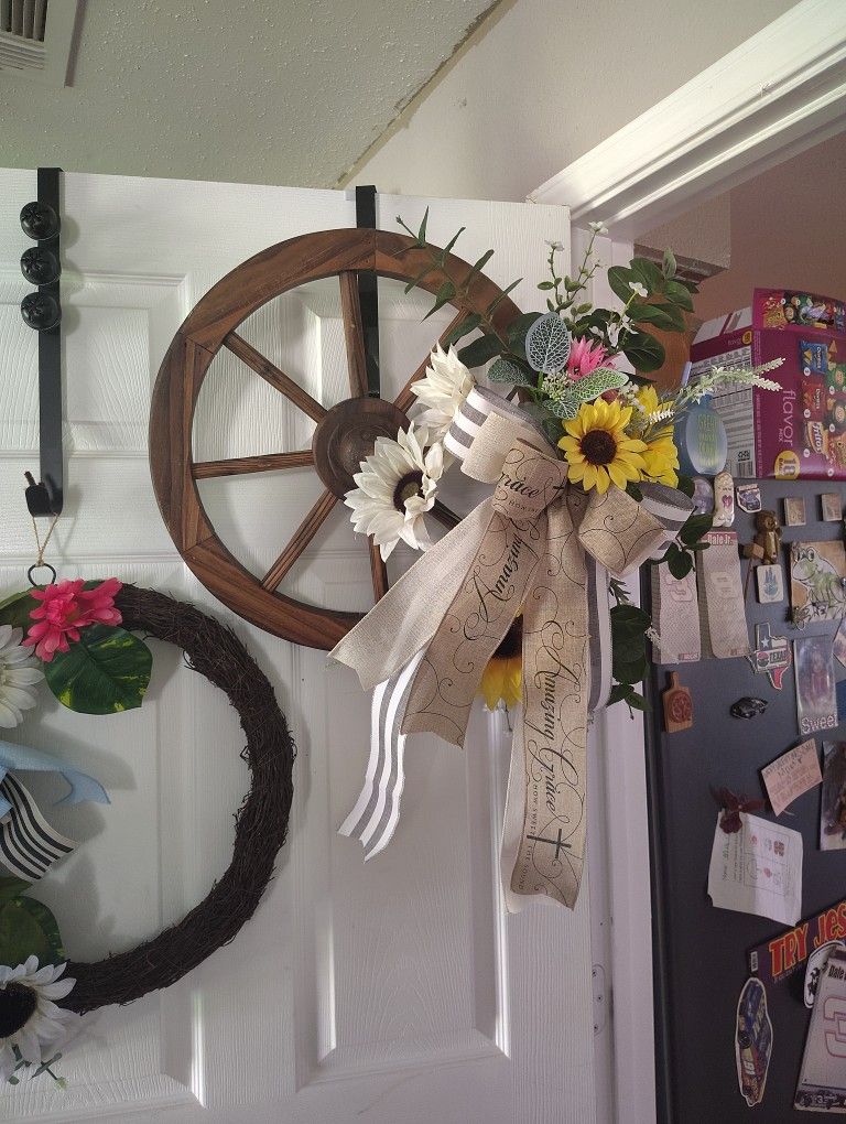 Rustic Wagon Wheel Wreath