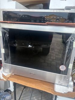 Brand new Whirlpool Stainless Steel Built-In Wall Oven