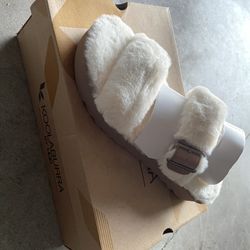 Women’s UGG Slippers 
