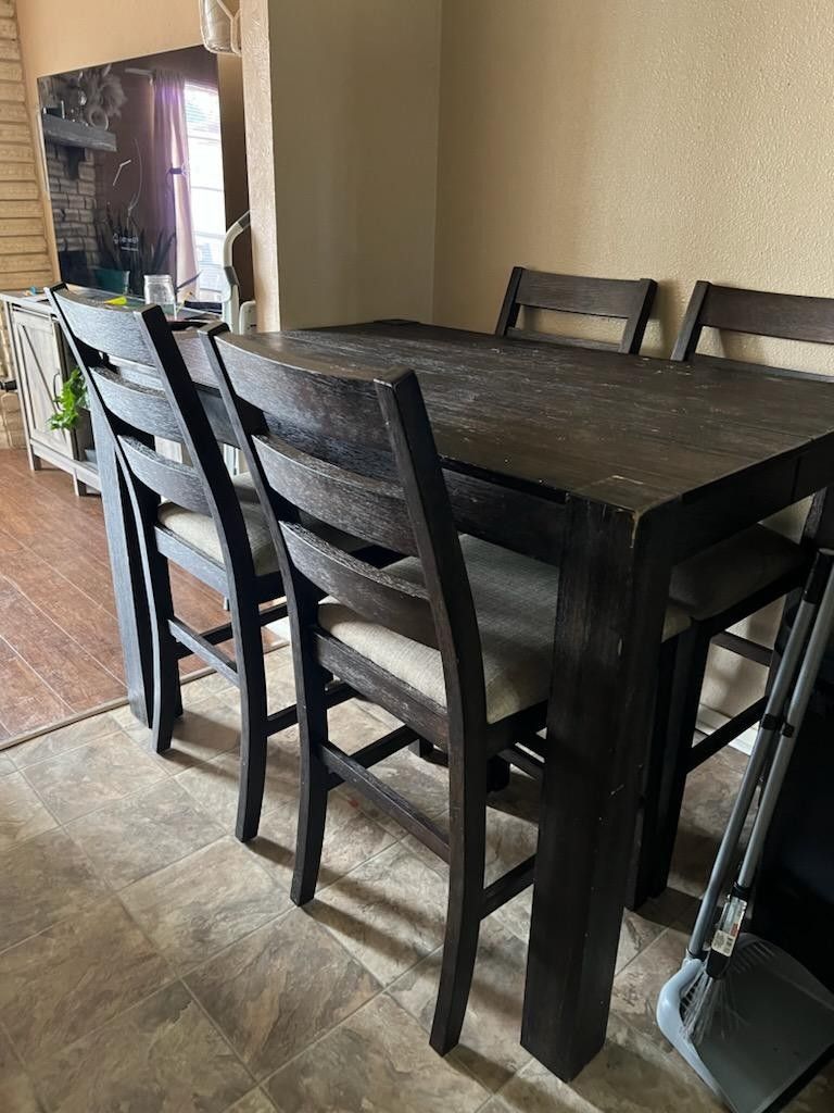 Kitchen Table With 4 Chairs And Bench (Leaf Included)