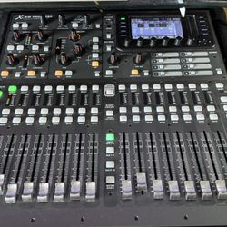 Behringer X32 Producer mixer