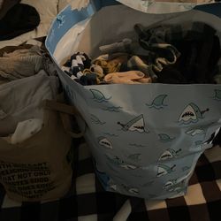 Tons of baby clothes / onesies etc