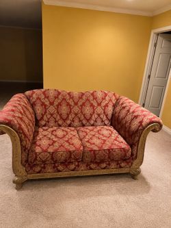 Elegant Traditional Loveseat