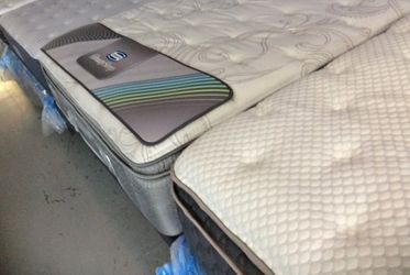 ⚡️Plush Hybrid Mattress & Box Spring⚡️