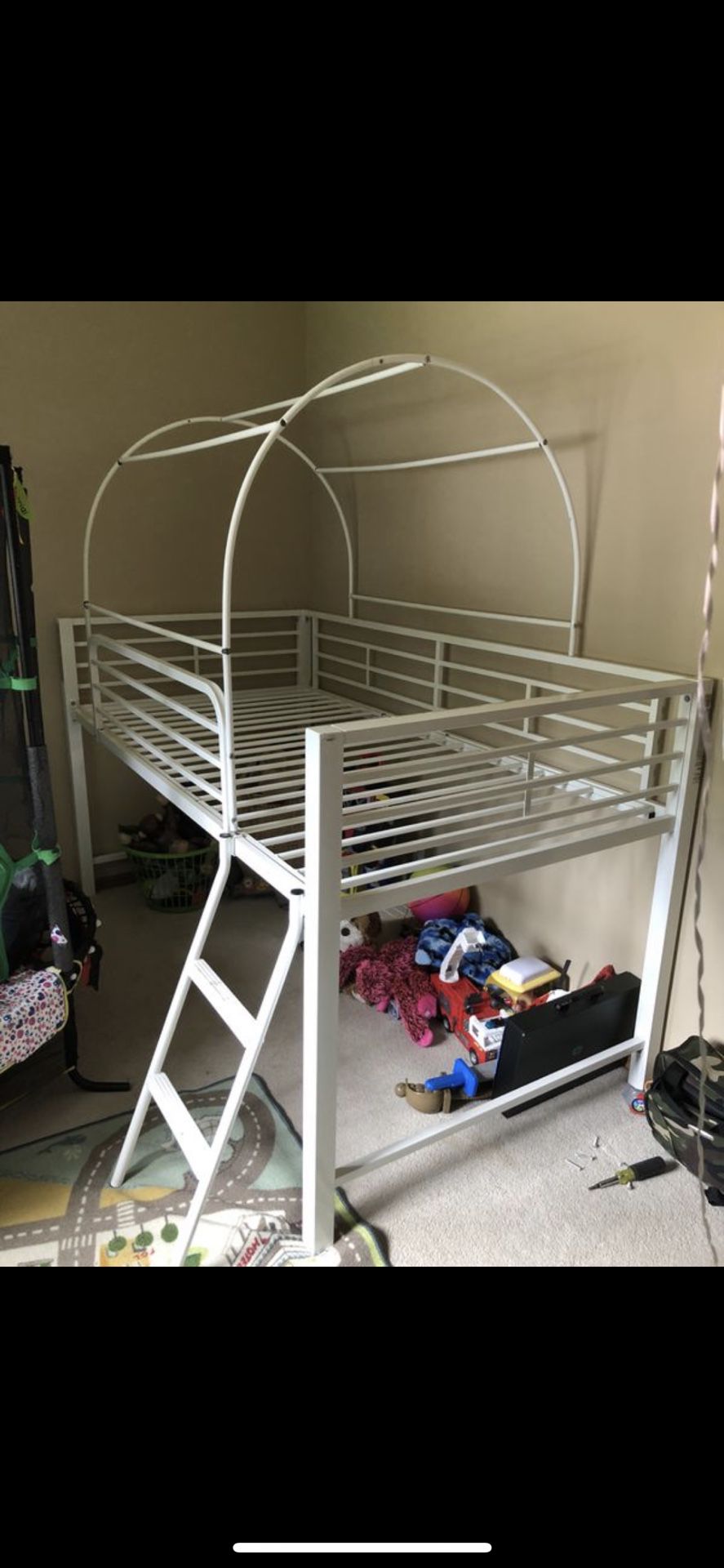 Low bunk bed (twin)