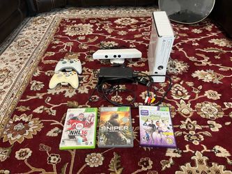 Xbox 360 + Kinect + 2 controllers