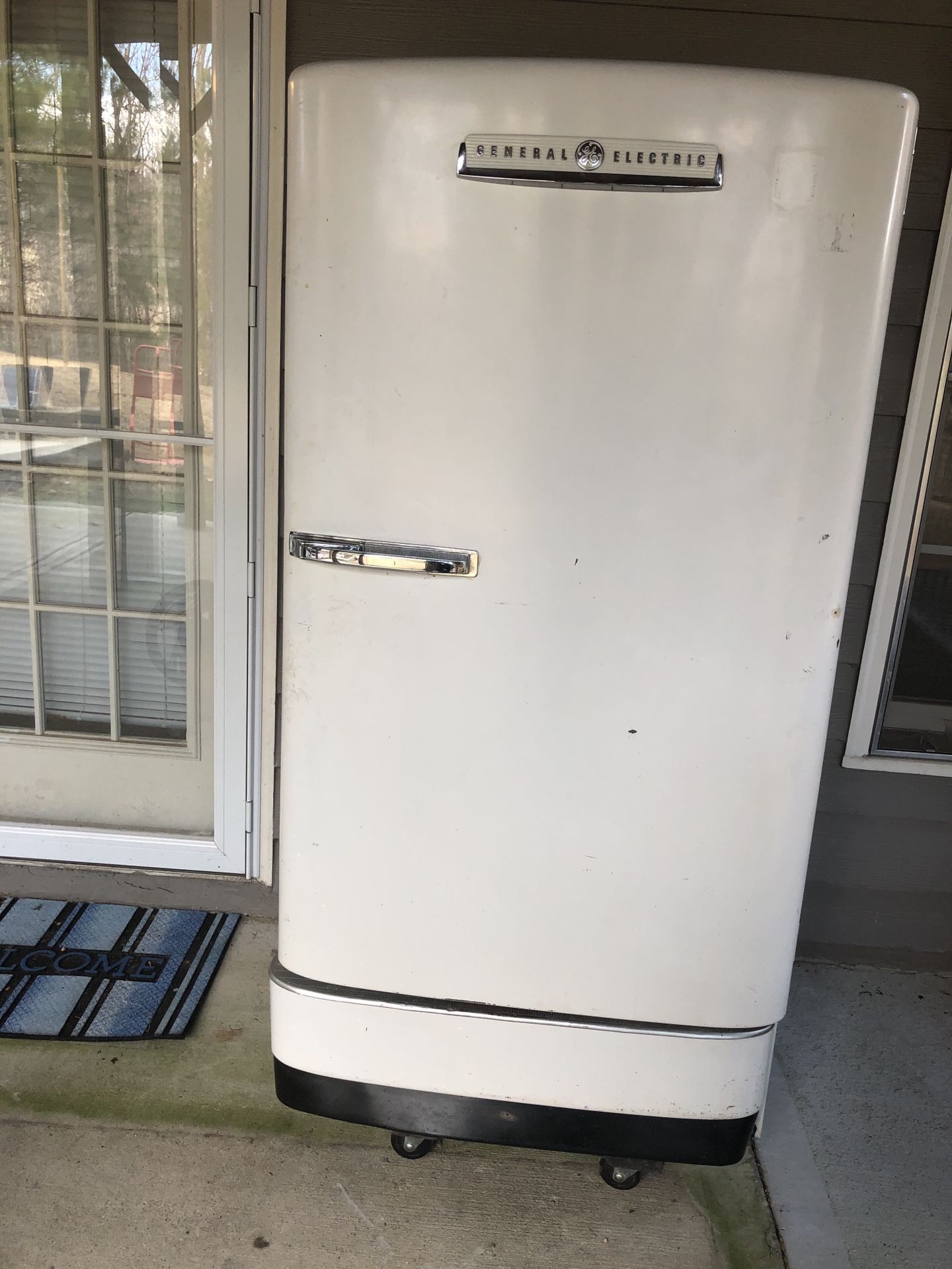 1940s Vintage GE Refrigerator/Freezer Combo