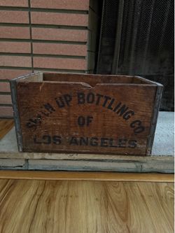 Vintage 7up crate