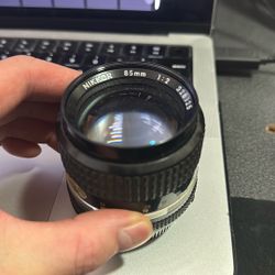 Nikon Ai-S NIKKOR 85mm 1:2