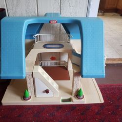 Vintage Little Tikes Dollhouse