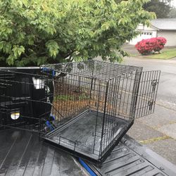 Medium Dog Kennel Crate Collapsible like New 30” L by 19” W 21”H