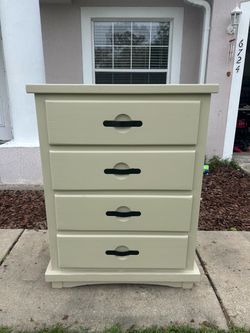 Young & Hinkle solid wood 4-Drawer Dresser Chest of Drawers includes delivery locally!