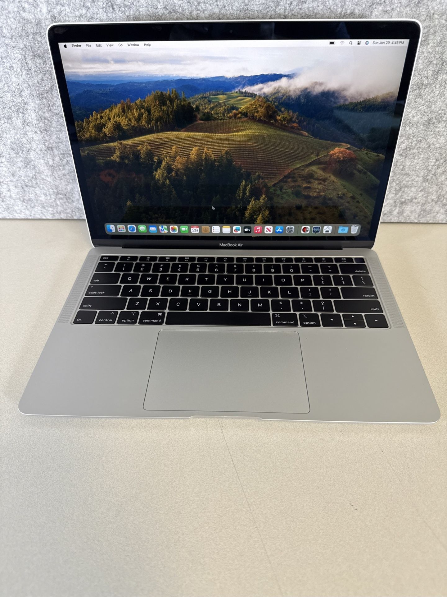 2018 MacBook Air i5-8210Y 16GB 256 SSD Sonoma OS