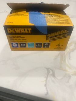 DEWALT 1 in. Insulated Electrical Staples (540 per Box)