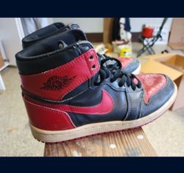 1985 NIKE AIR JORDAN 1 BANNED