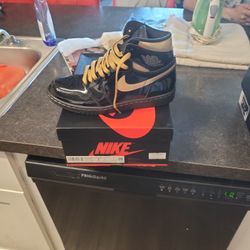 Jordan Retro 1 High Blk-gold Size 8