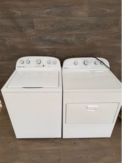 Whirlpool washer and gas dryer laundry set